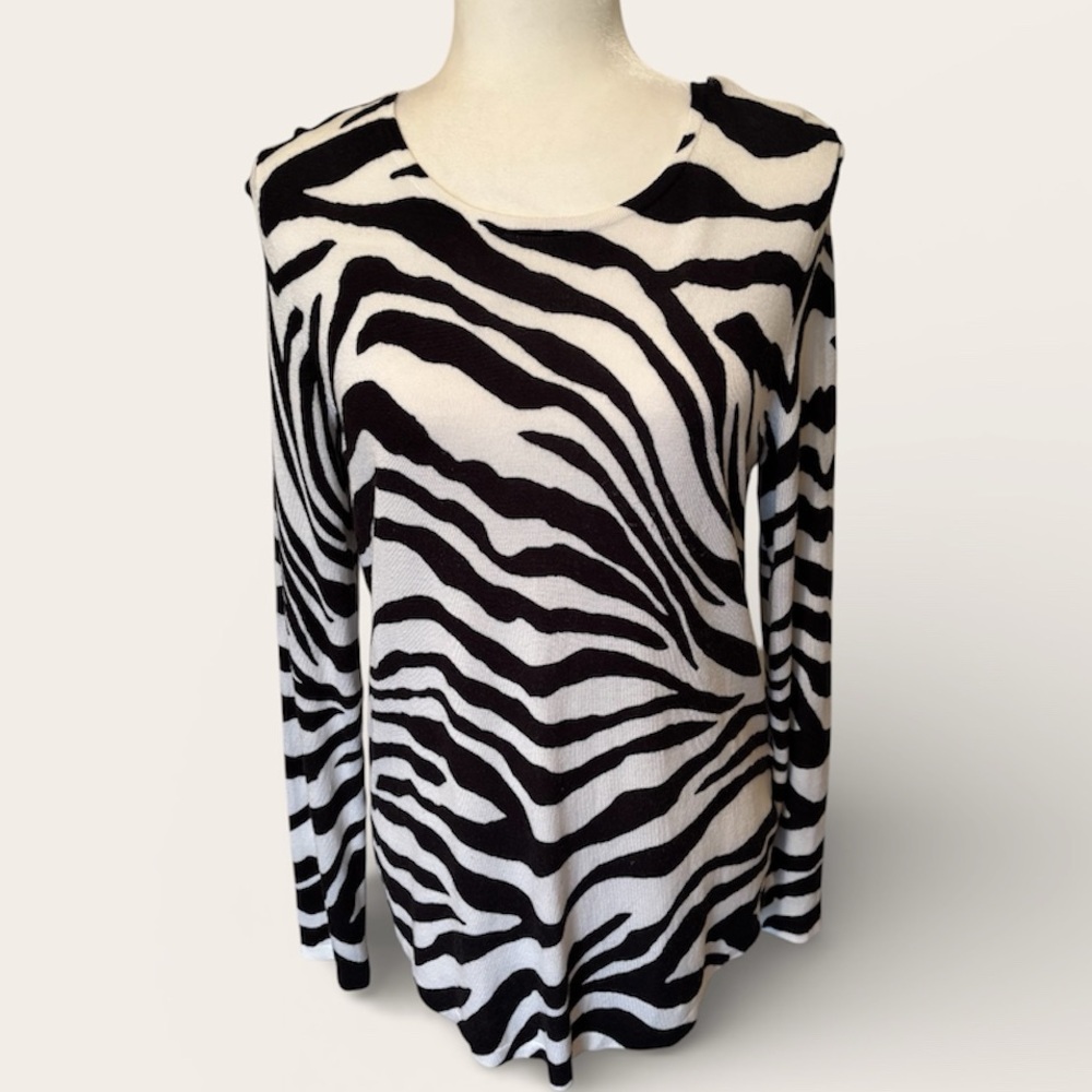 CHICO’S Black and White Zebra Print Sweater Top Size Chico’s 1 (8)